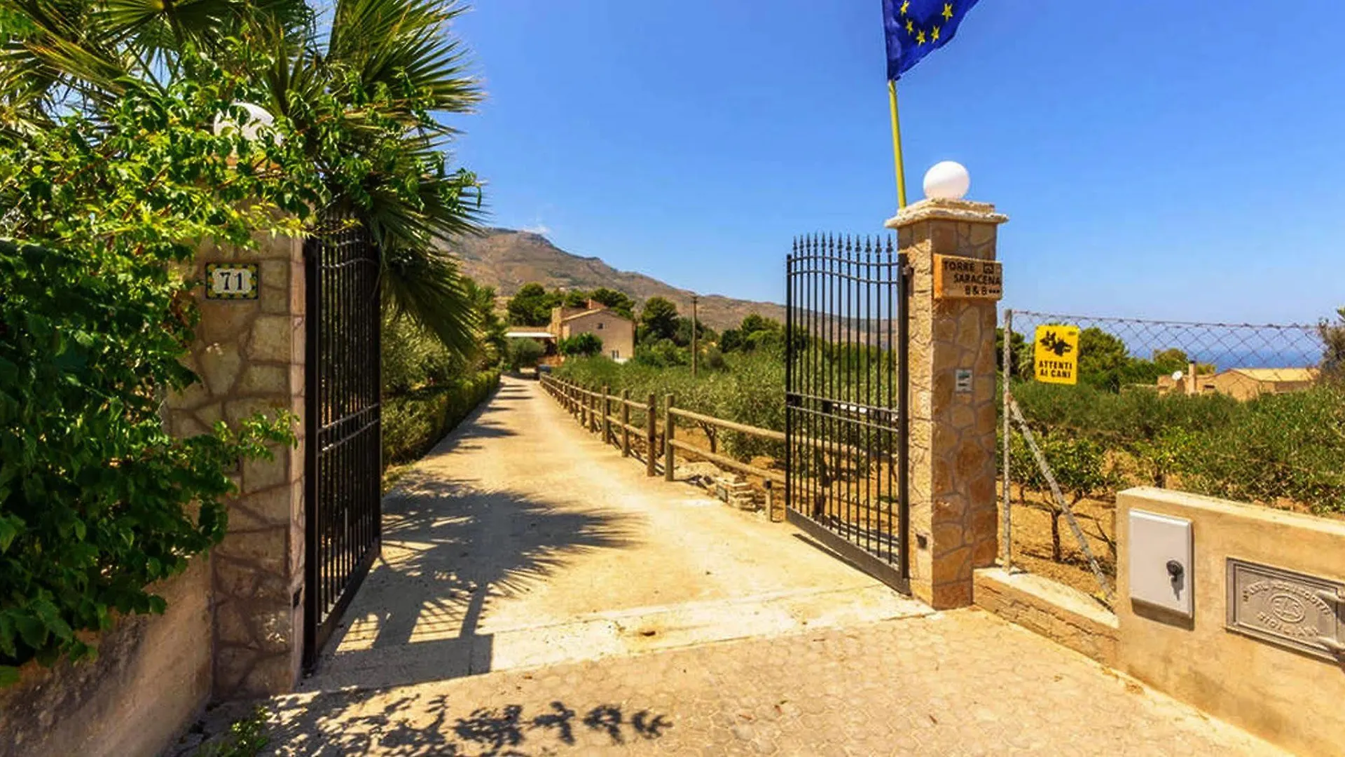 Torre Saracena Vista Mare Bed & Breakfast Valderice